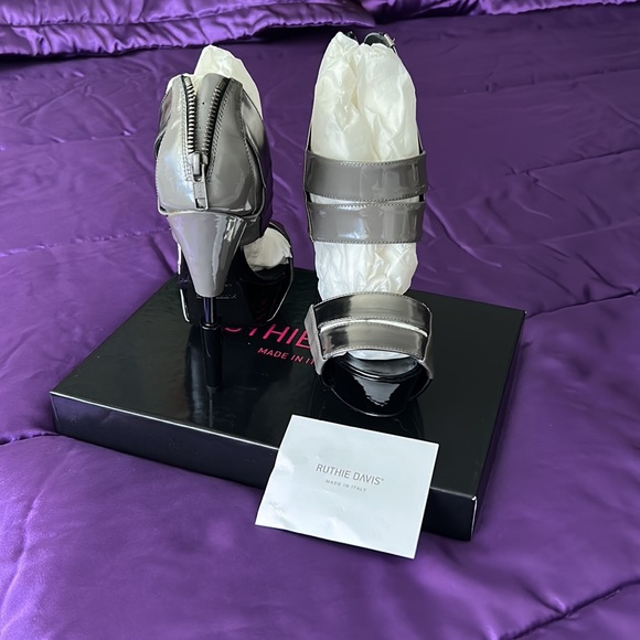 Ruthie Davis women’s robotic platform sandal. NEW - Picture 2 of 5